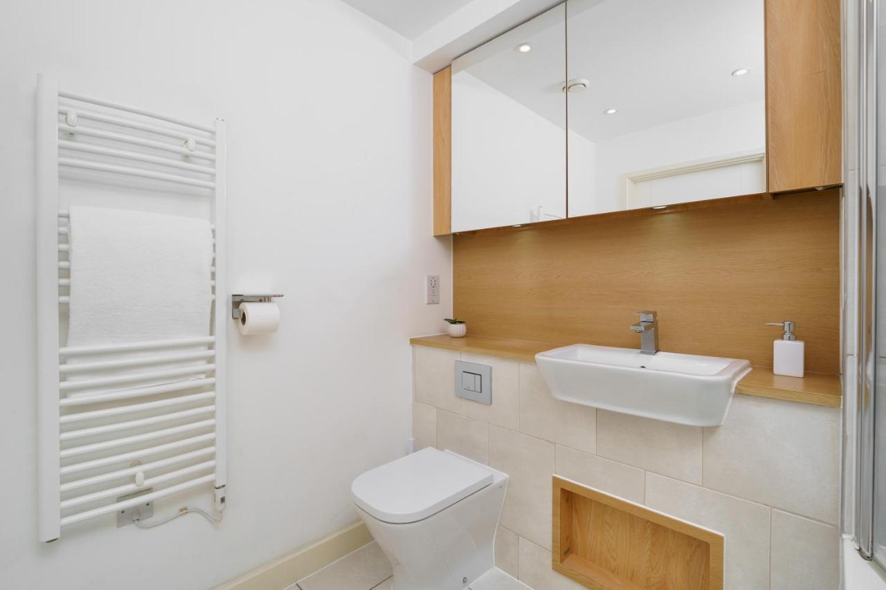 Stylish Fully-Equipped One Bedroom Apartment With Extra Sofa Bed, Free Secure Parking, Onsite Gym, 24Hr Security & Concierge London Luaran gambar