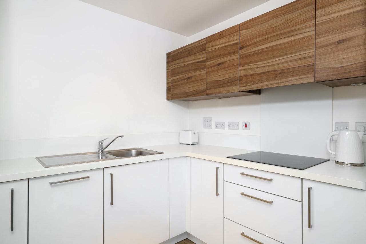 Stylish Fully-Equipped One Bedroom Apartment With Extra Sofa Bed, Free Secure Parking, Onsite Gym, 24Hr Security & Concierge London Luaran gambar